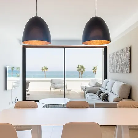 Apartup Beachfront Deluxe