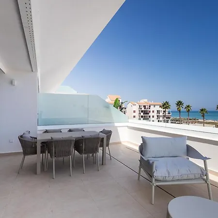 Apartup Beachfront Deluxe *