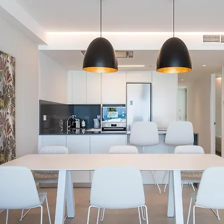 Apartup Beachfront Deluxe Apartmán