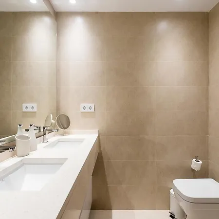 Apartup Beachfront Deluxe Apartmán