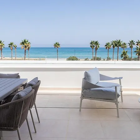 Apartup Beachfront Deluxe Apartmán