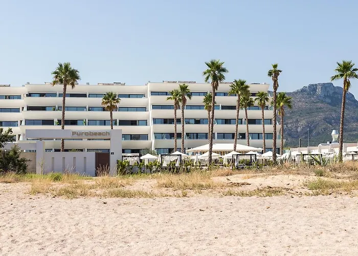 Apartup Beachfront Deluxe Apartment