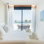 Apartup Beachfront Deluxe * دينايا