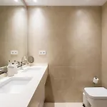 Apartup Beachfront Deluxe شقة